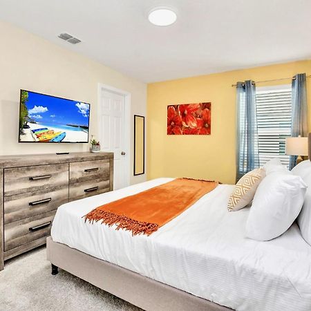 Stunning Rare Lake Front 7Br Holiday Home - Sleeps 14 - Pool, Hot Tub, & Games! Orlando Eksteriør bilde