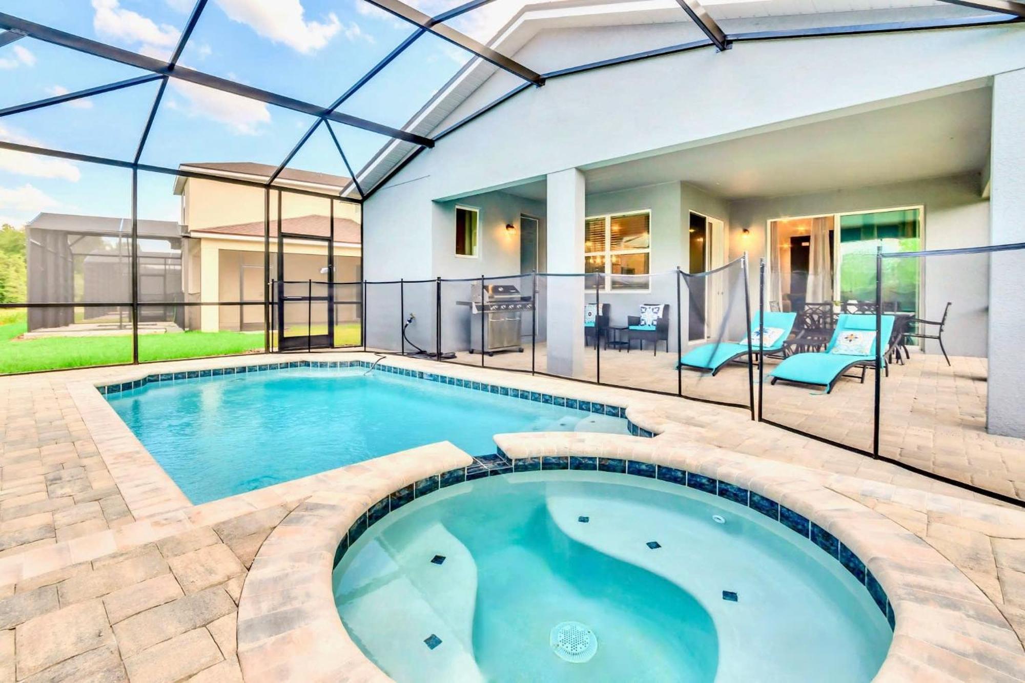 Stunning Rare Lake Front 7Br Holiday Home - Sleeps 14 - Pool, Hot Tub, & Games! Orlando Eksteriør bilde